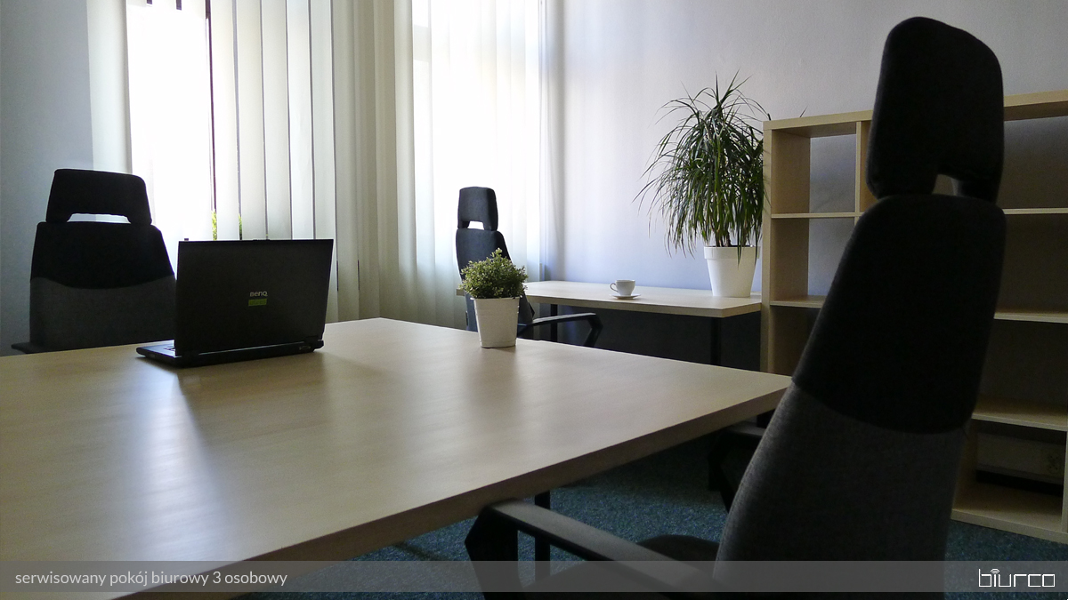 mały pokój biurowy w centrum Warszawy